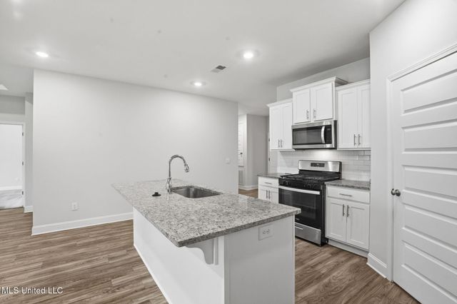 213 Serenity Lake Drive, Pearl, MS 39208