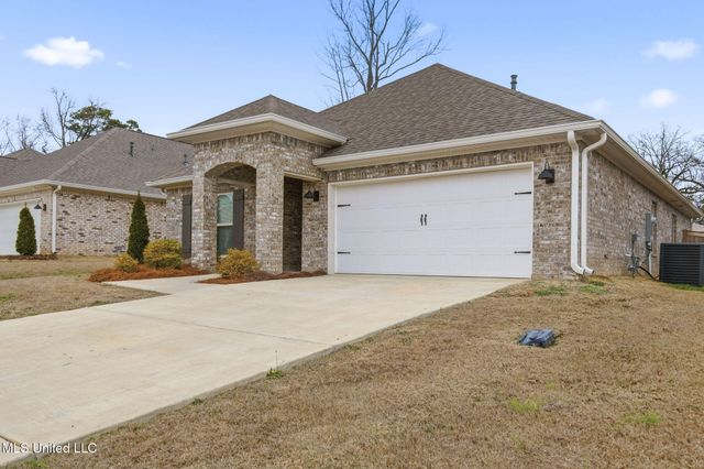 213 Serenity Lake Drive, Pearl, MS 39208
