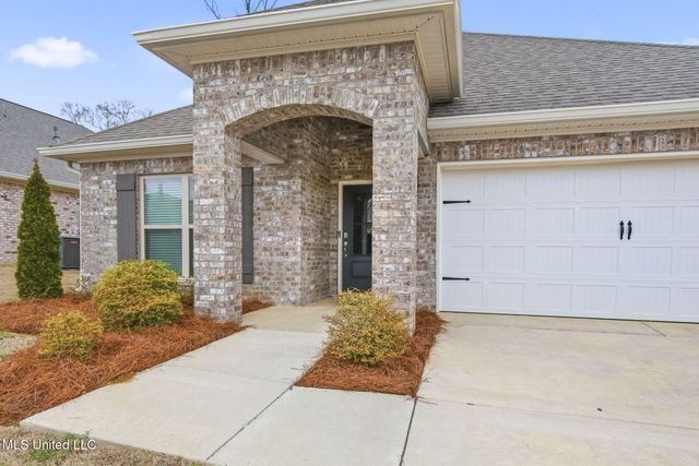 213 Serenity Lake Drive, Pearl, MS 39208