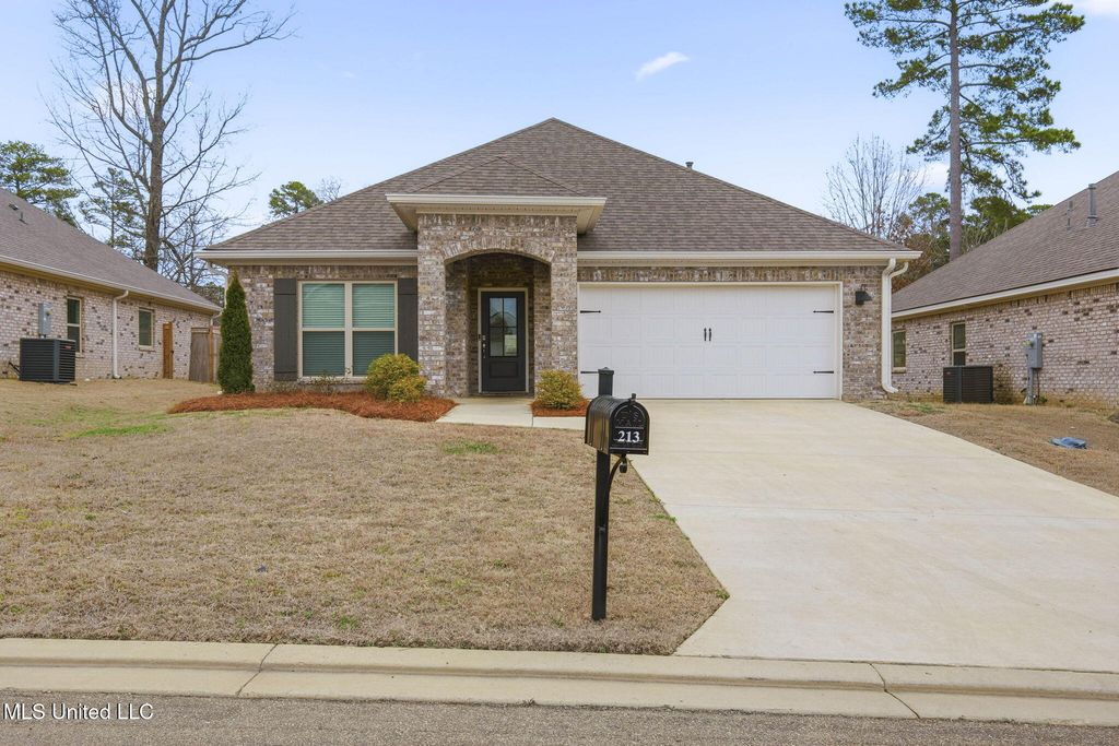 213 Serenity Lake Drive, Pearl, MS 39208