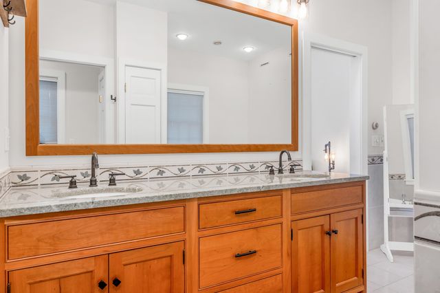 423 Taft Family Road, Hartford, VT 05059