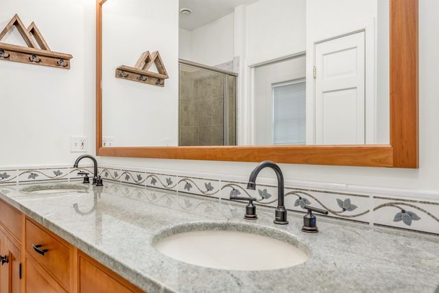 423 Taft Family Road, Hartford, VT 05059