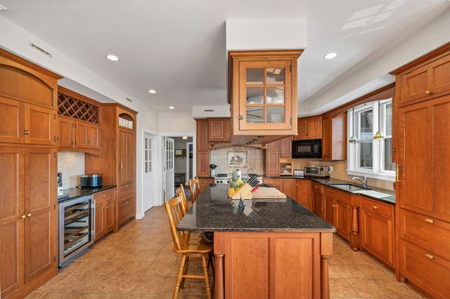 423 Taft Family Road, Hartford, VT 05059