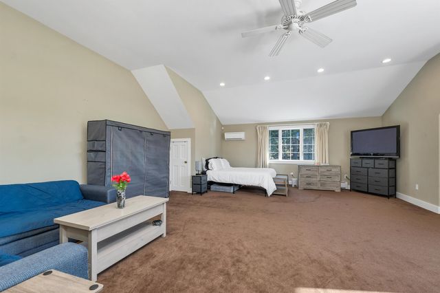 423 Taft Family Road, Hartford, VT 05059