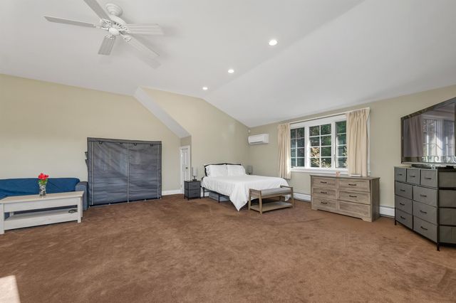 423 Taft Family Road, Hartford, VT 05059