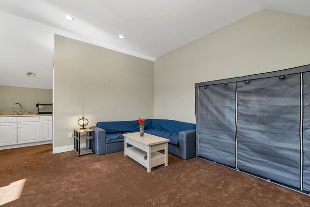 423 Taft Family Road, Hartford, VT 05059