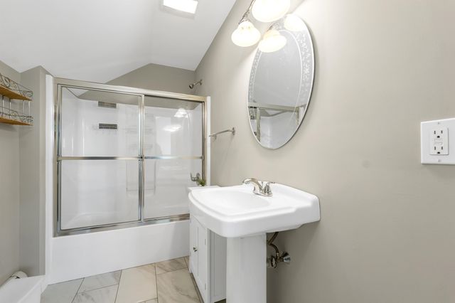 423 Taft Family Road, Hartford, VT 05059