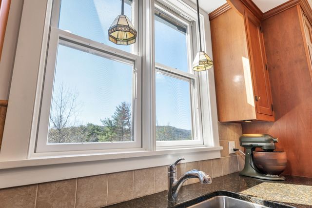 423 Taft Family Road, Hartford, VT 05059