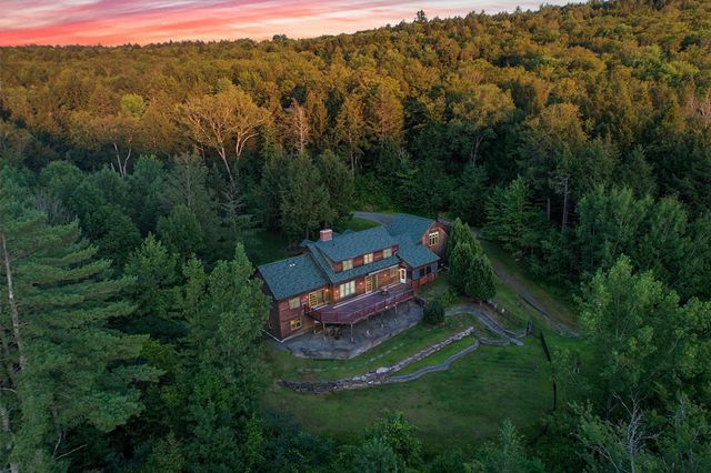 423 Taft Family Road, Hartford, VT 05059