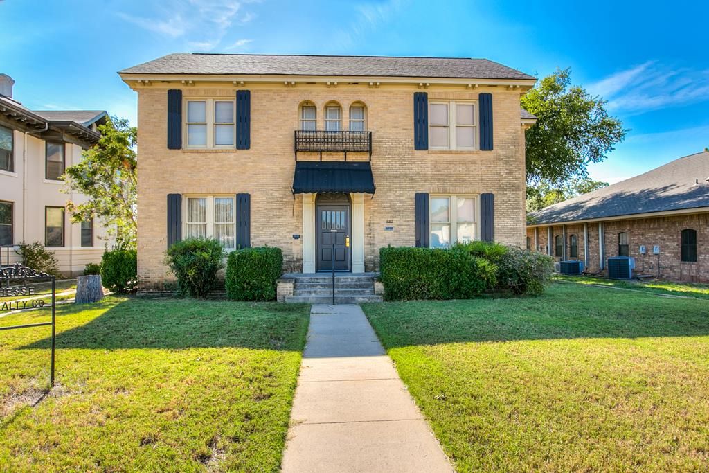 Image 1 of property listing at 427 W Twohig Ave, San Angelo, TX 76901