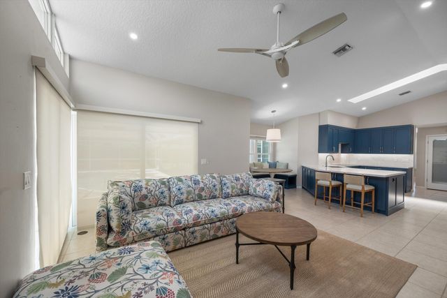 15880 Meadow Wood Drive, Wellington, FL 33414