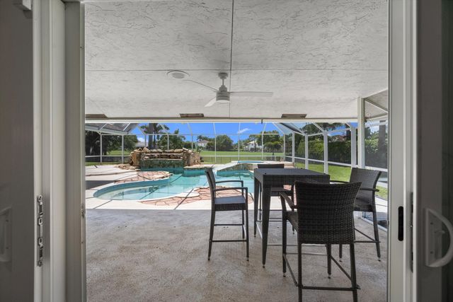 15880 Meadow Wood Drive, Wellington, FL 33414