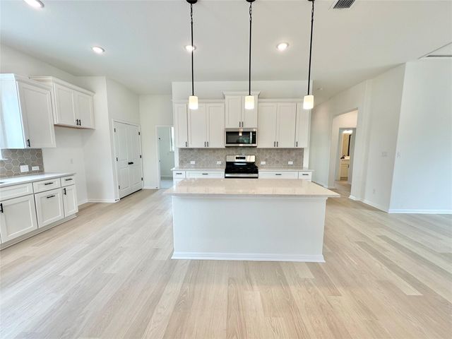 436 Treadwell LN, Kyle, TX 78640