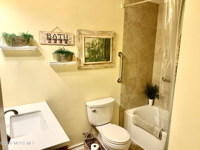 3 Caldwell Drive, Toms River, NJ 08757