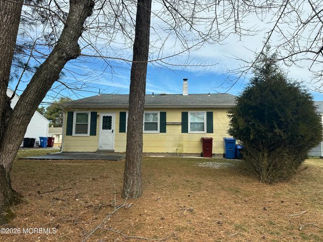 3 Caldwell Drive, Toms River, NJ 08757