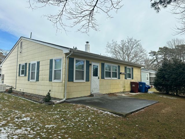 3 Caldwell Drive, Toms River, NJ 08757