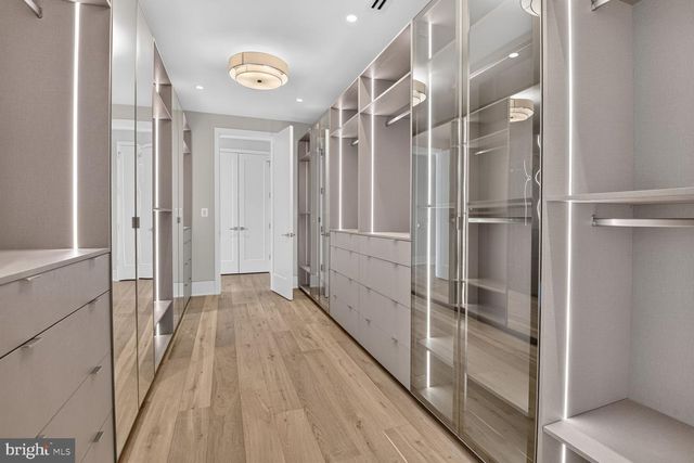 1306 BALLANTRAE CT, Mclean, VA 22101