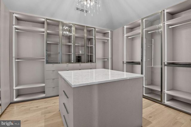 1306 BALLANTRAE CT, Mclean, VA 22101