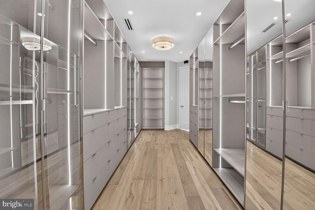 1306 BALLANTRAE CT, Mclean, VA 22101