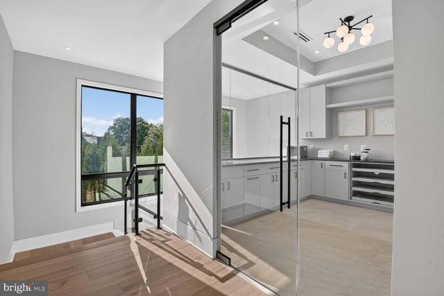 1306 BALLANTRAE CT, Mclean, VA 22101