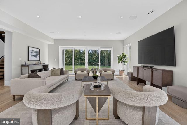 1306 BALLANTRAE CT, Mclean, VA 22101