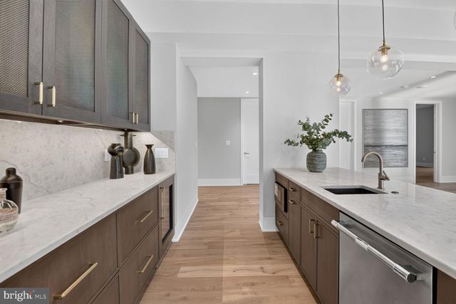 1306 BALLANTRAE CT, Mclean, VA 22101