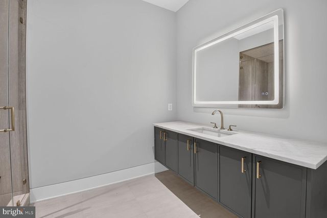 1306 BALLANTRAE CT, Mclean, VA 22101