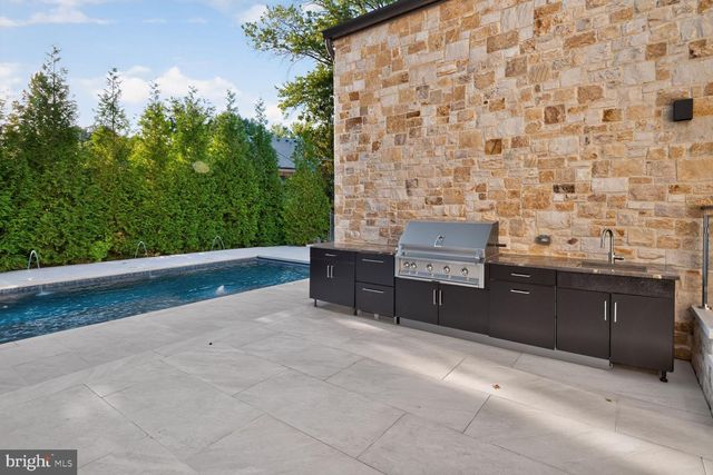 1306 BALLANTRAE CT, Mclean, VA 22101
