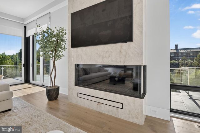 1306 BALLANTRAE CT, Mclean, VA 22101