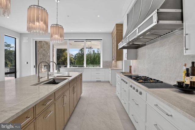 1306 BALLANTRAE CT, Mclean, VA 22101