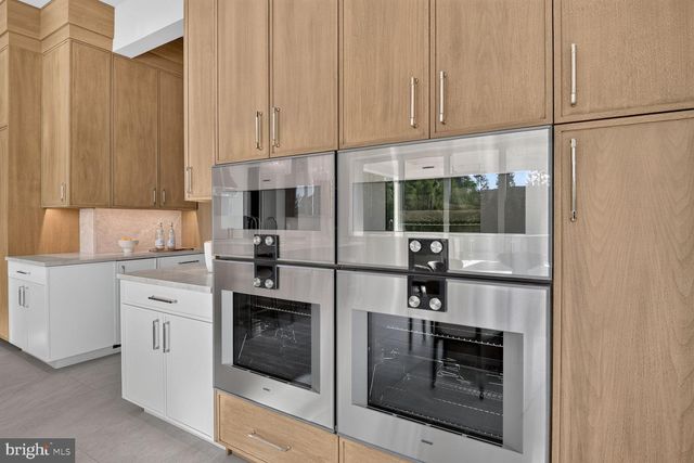 1306 BALLANTRAE CT, Mclean, VA 22101