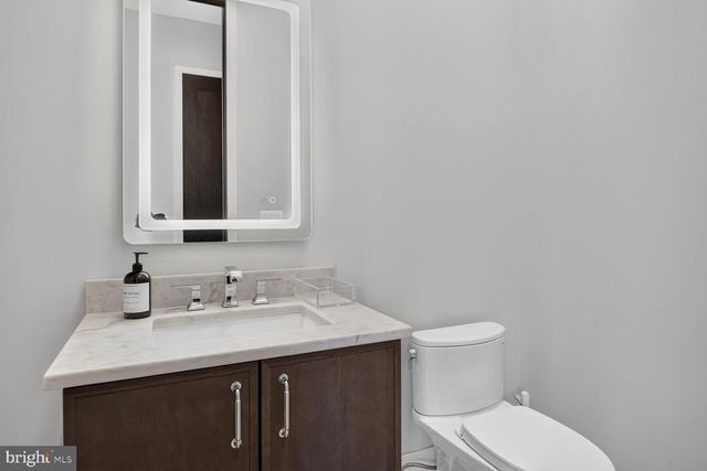 1306 BALLANTRAE CT, Mclean, VA 22101