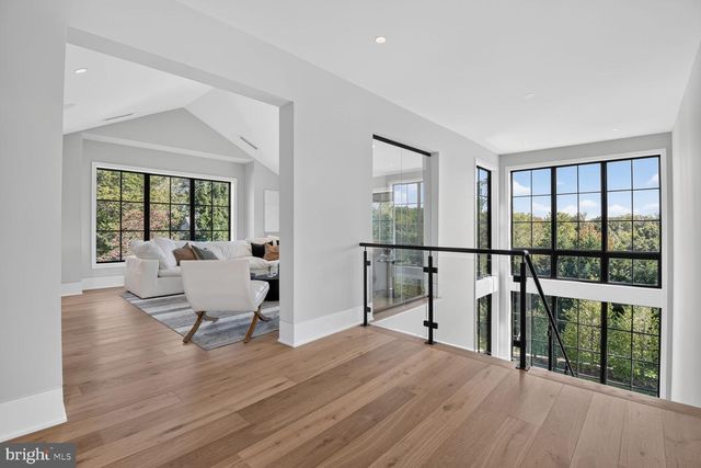 1306 BALLANTRAE CT, Mclean, VA 22101