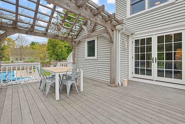 13 Lawrence Circle, Medfield, MA 02052