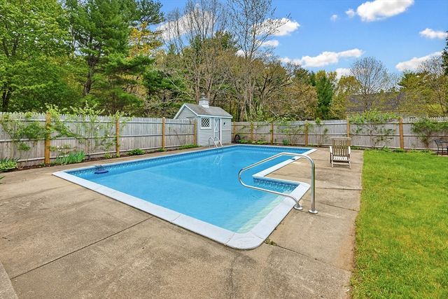 13 Lawrence Circle, Medfield, MA 02052