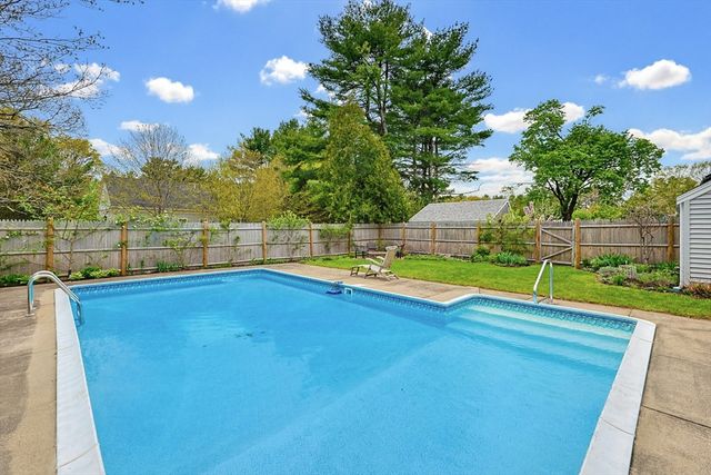 13 Lawrence Circle, Medfield, MA 02052