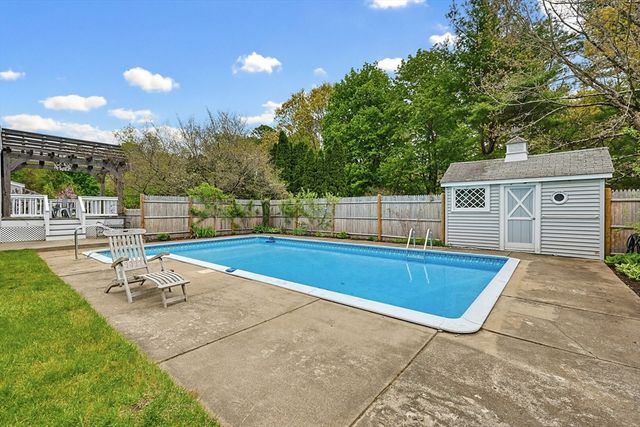 13 Lawrence Circle, Medfield, MA 02052