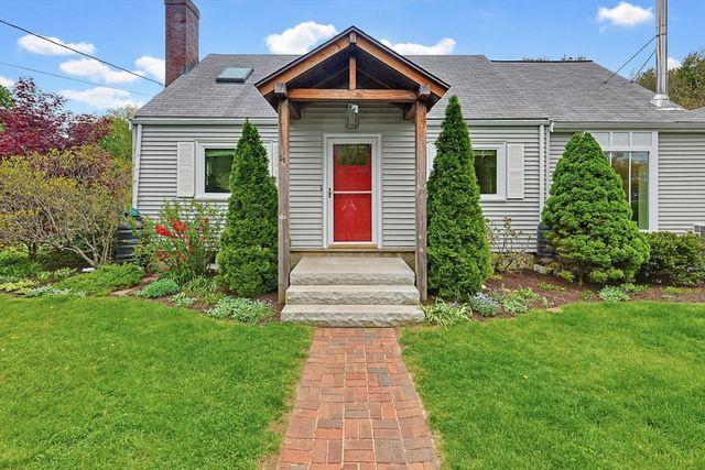 13 Lawrence Circle, Medfield, MA 02052