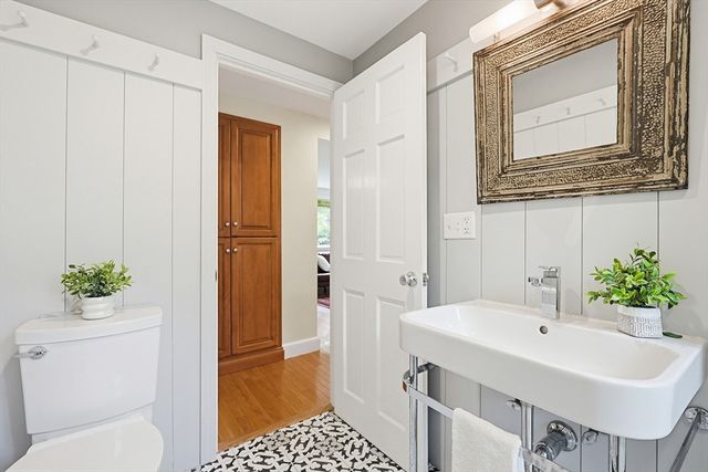 13 Lawrence Circle, Medfield, MA 02052