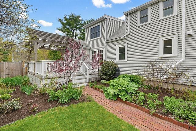 13 Lawrence Circle, Medfield, MA 02052