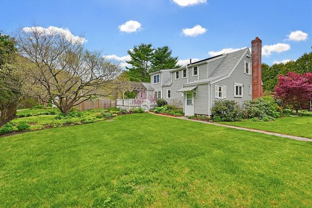 13 Lawrence Circle, Medfield, MA 02052