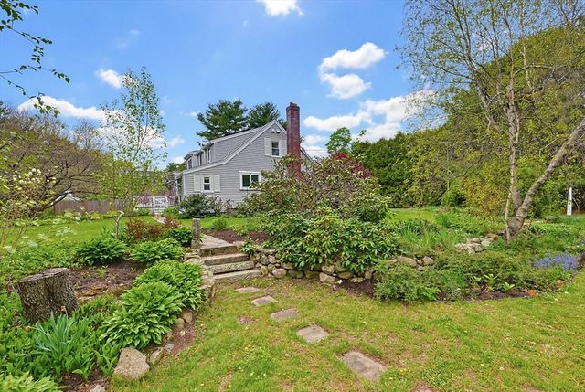 13 Lawrence Circle, Medfield, MA 02052