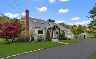 13 Lawrence Circle, Medfield, MA 02052