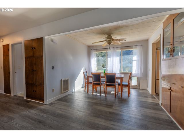 47866 W 1ST St, Oakridge, OR 97463