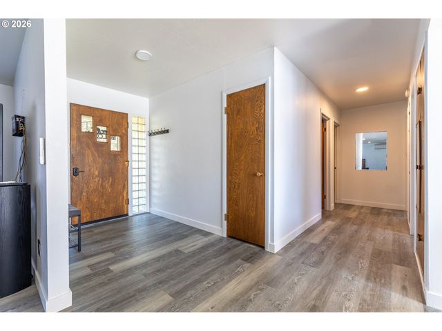 47866 W 1ST St, Oakridge, OR 97463