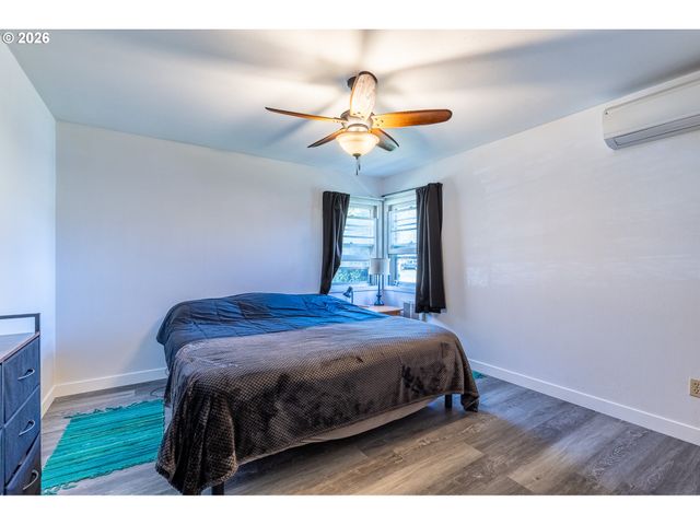 47866 W 1ST St, Oakridge, OR 97463