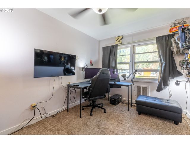 47866 W 1ST St, Oakridge, OR 97463