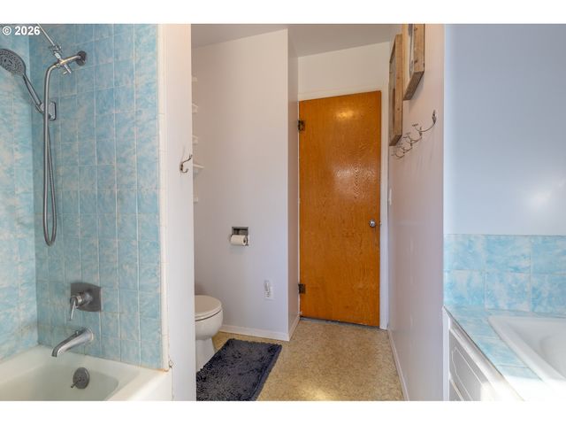 47866 W 1ST St, Oakridge, OR 97463