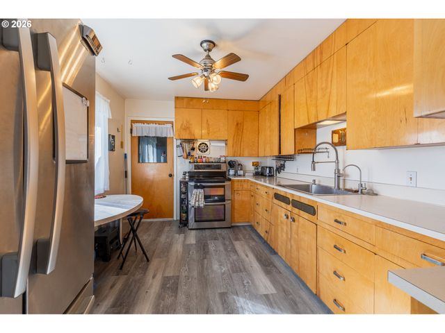 47866 W 1ST St, Oakridge, OR 97463