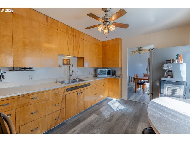 47866 W 1ST St, Oakridge, OR 97463